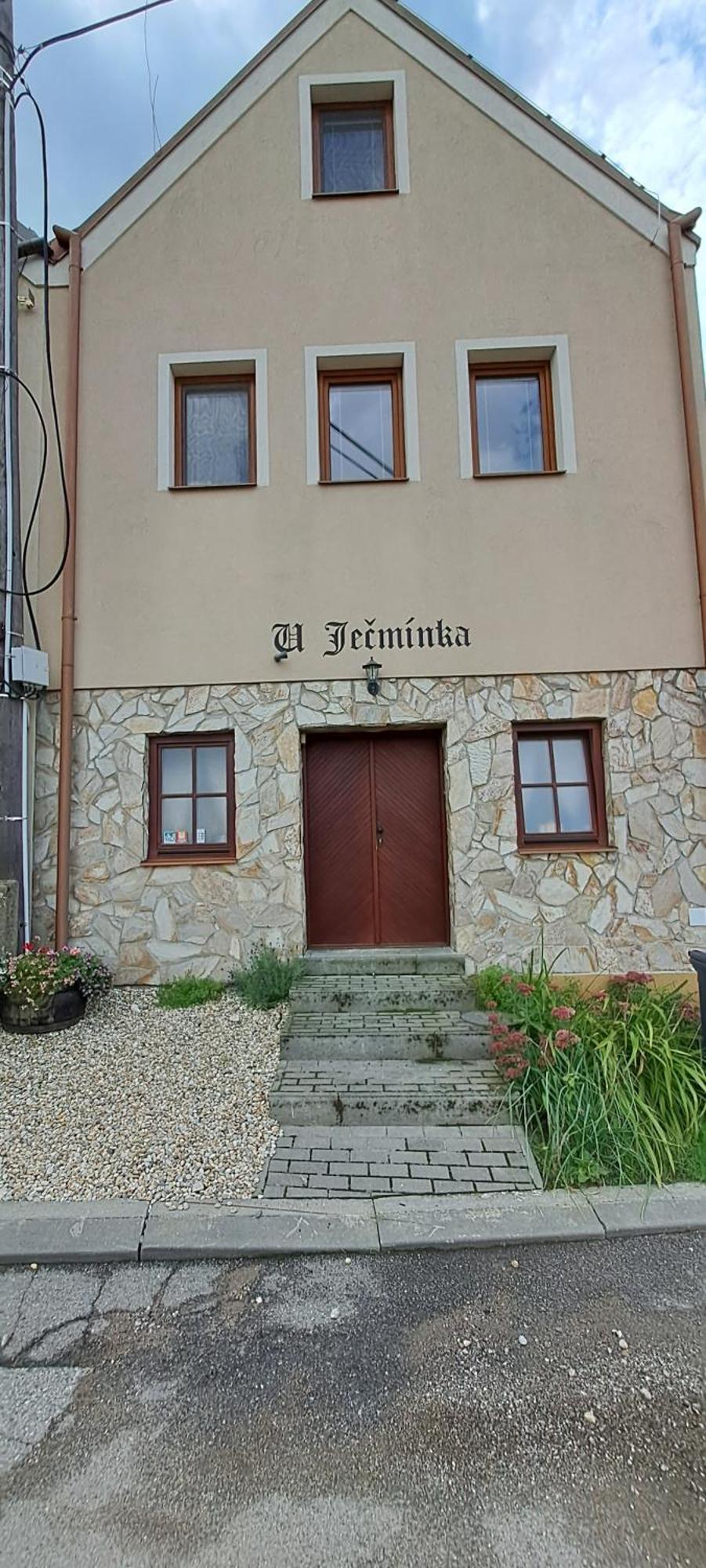 U Jecminka Villa Хлоховец Екстериор снимка